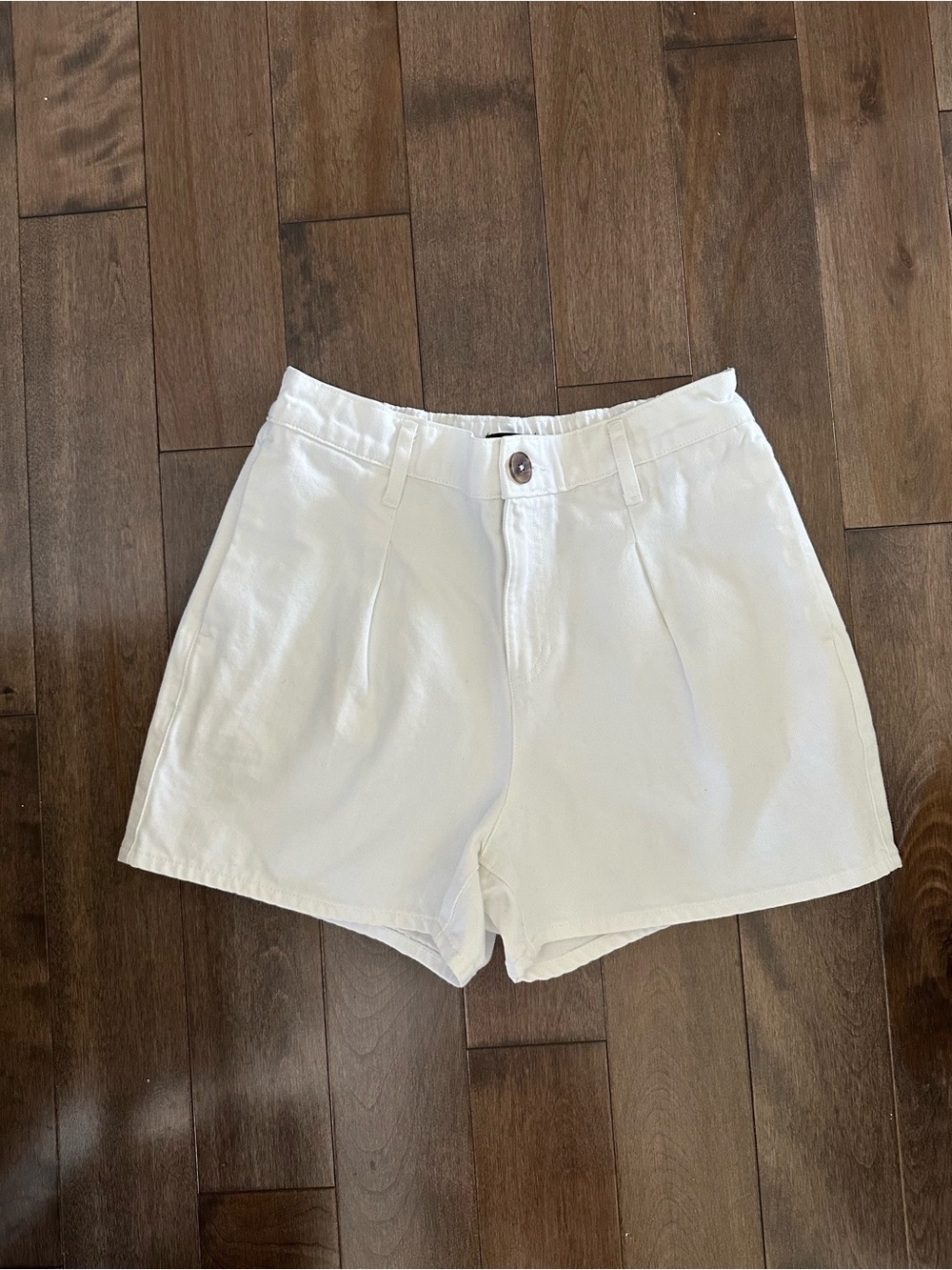 Express High-Waist White Pleated Shorts